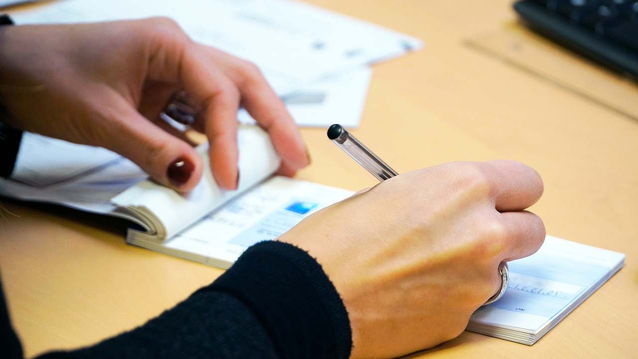 Assegno spedito e trafugato