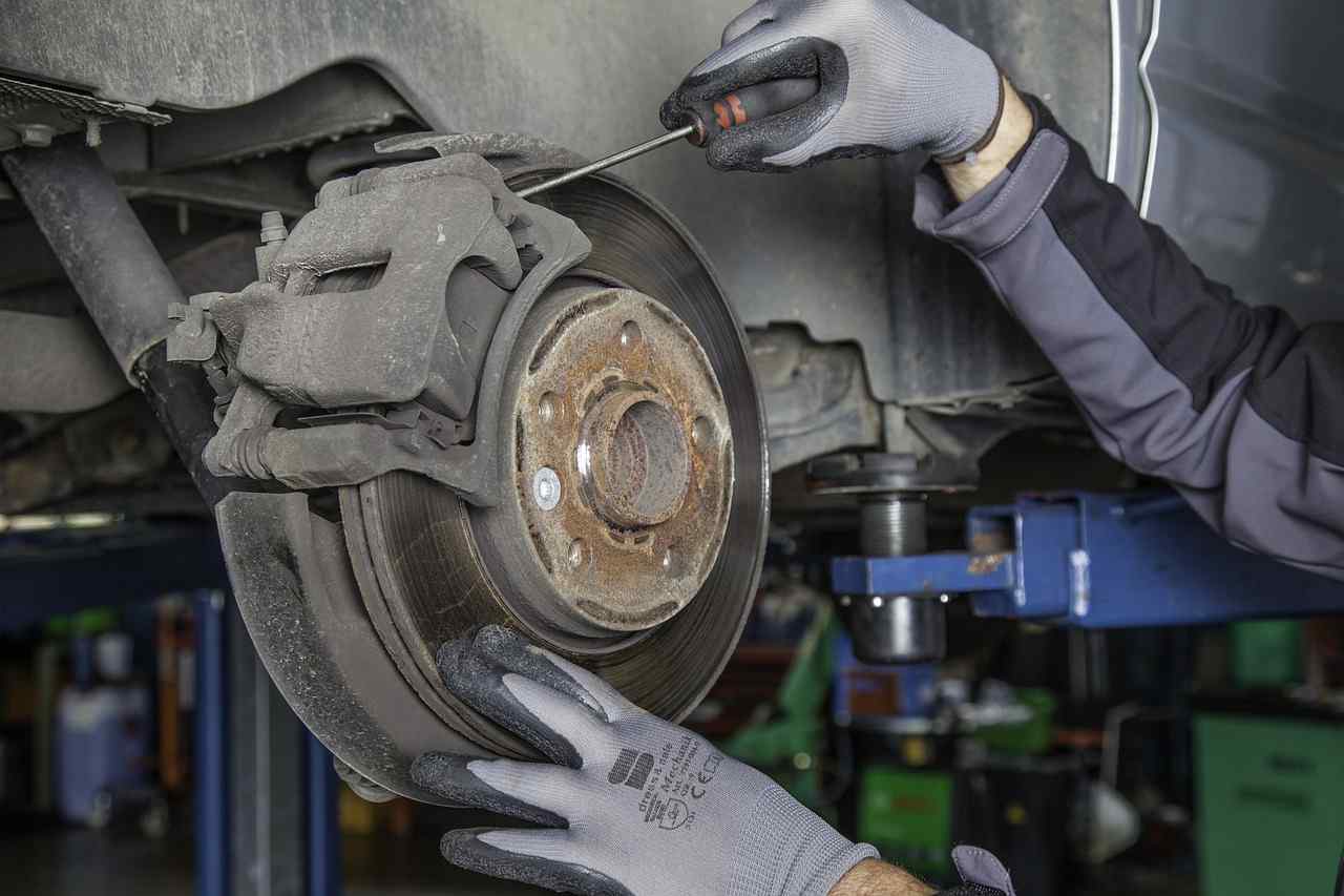 Clausola vessatoria e obbligo di riparazione presso officina convenzionata: cosa dice la Cassazione