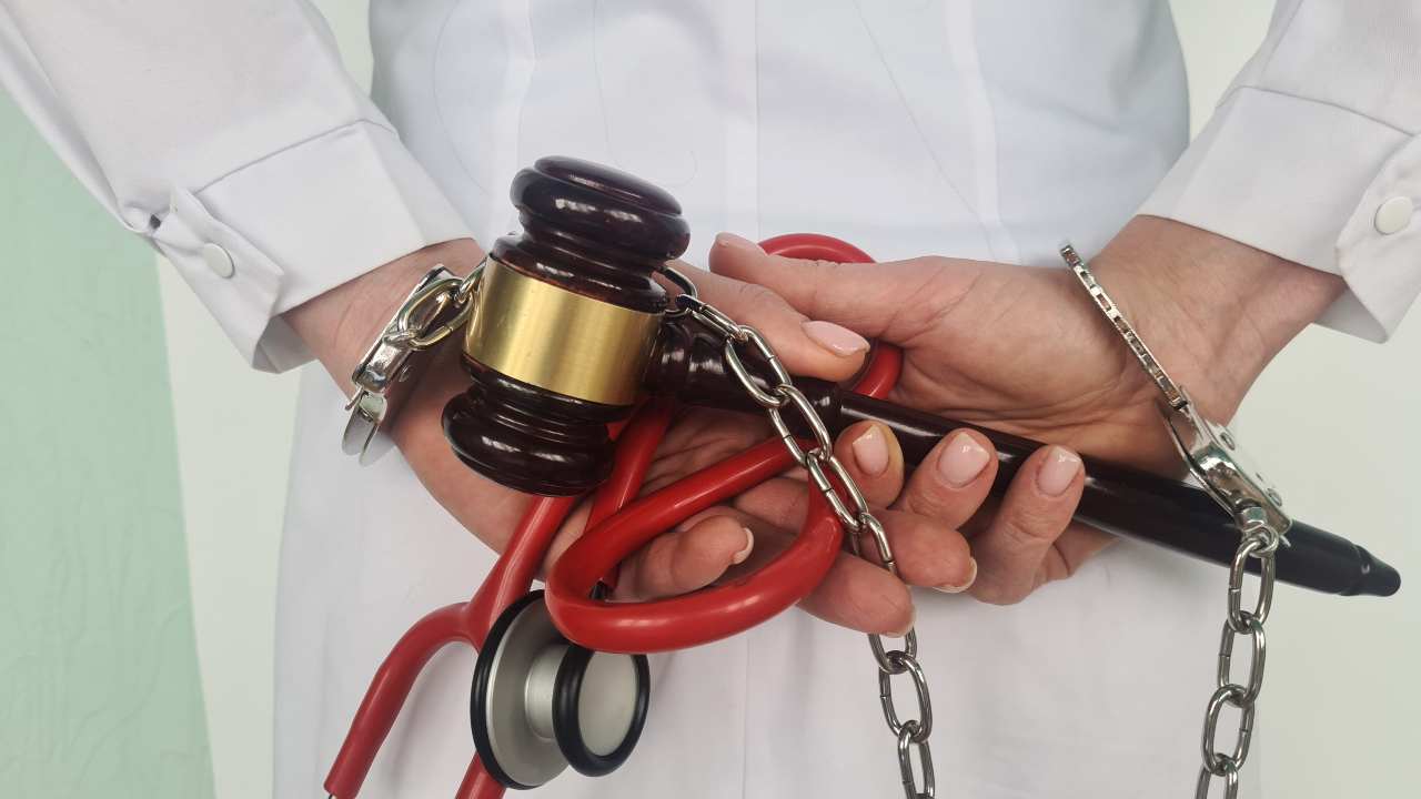 Esercizio abusivo della professione