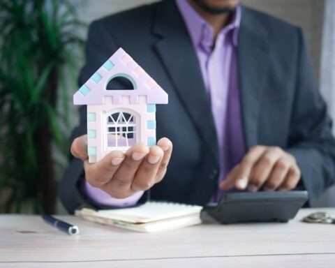 Demolizione parziale e acquisizione comunale