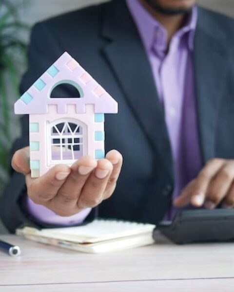 Demolizione parziale e acquisizione comunale