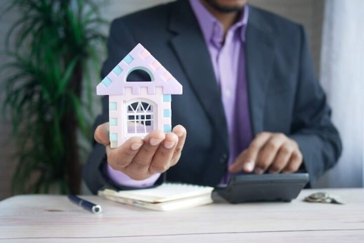 Demolizione parziale e acquisizione comunale