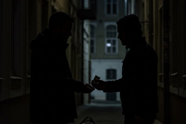 denuncia spaccio droga conseguenze
