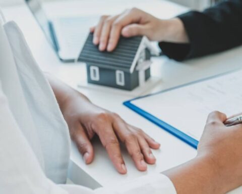 Il contratto preliminare è efficace, se occorre sanatoria e questa non è intervenuta?