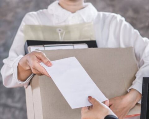 Licenziare il dirigente pubblico se omette di denunciare i colleghi di lavoro?